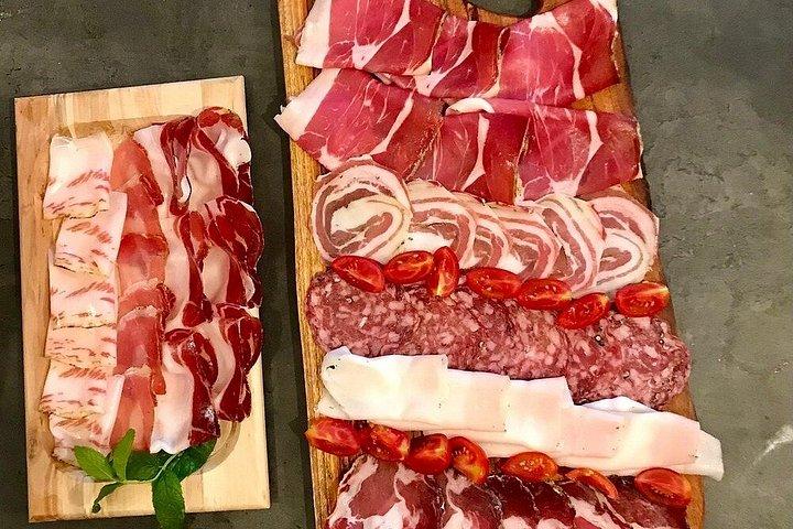 Montepulciano : チンタ・セネーゼ農場ツアー、フード・テイスティング＆ワイン