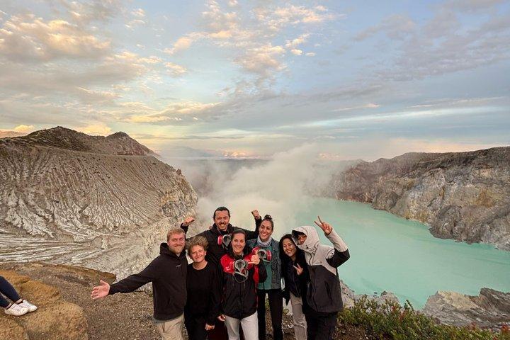 スラバヤ・トゥンパク・セウの滝Mt Bromo Ijen 3D2N Tour Drop Bali