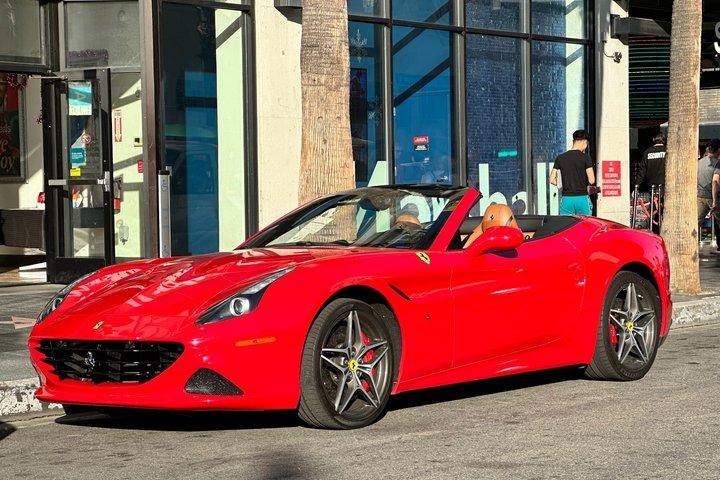 50 minuters bilresa för att utforska Hollywood Logga in en Ferrari