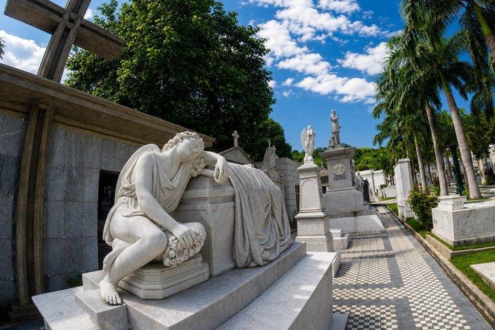 Legends & Legacy : City Tour + Paseo histórico por el cementerio