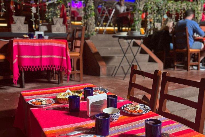 テオティワカン熱気球フライト（オールインクルーシブ）｜メキシコシティと洞窟での朝食