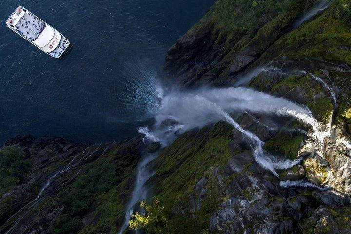 Milford Sound Premium Coach & Cruise vanuit Queenstown met lunch