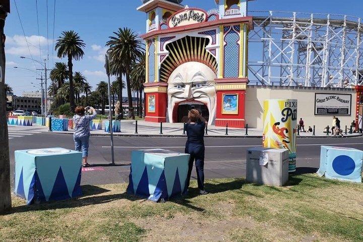 Small-Group Melbourne Walk and Drive Tour with Beach Boxes