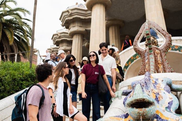 Barcelona: Park Guell Small Guided Tour & Skip the Line Ticket