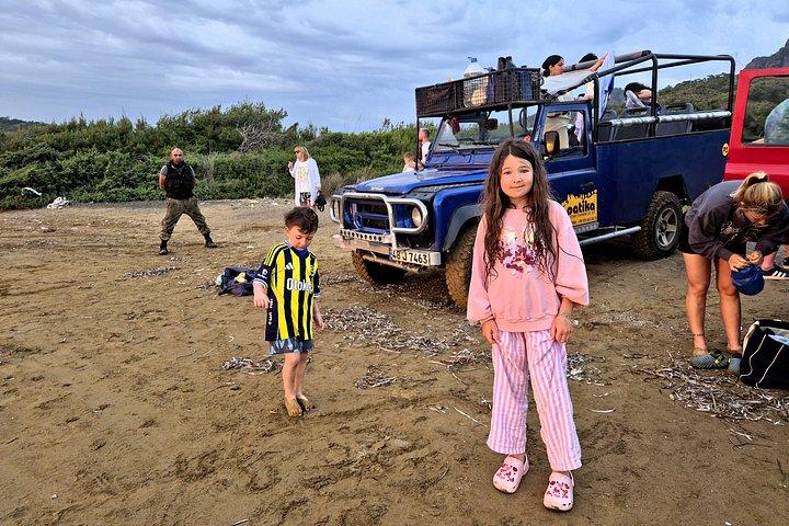 サンセットとビーチ パーティー、マルマリスのバーベキュー ディナー (4x4 ジープ) で泳ぐ