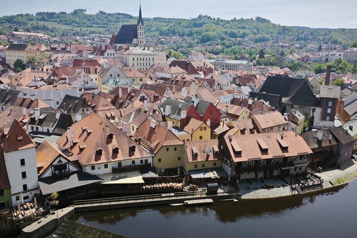 Private Prague ↔ Vienna Driver-Guide vía Krumlov & Wachau