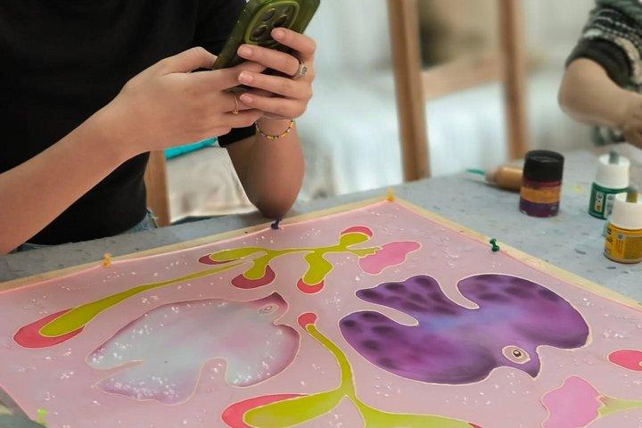 Athen: Small Group Silk Scarf Art Workshop med græske temaer