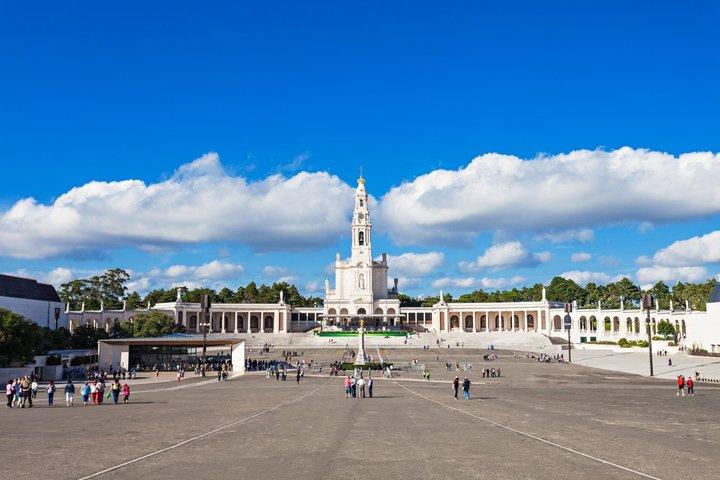Fátima Walking Tour Small-Group Sanctuary Tour