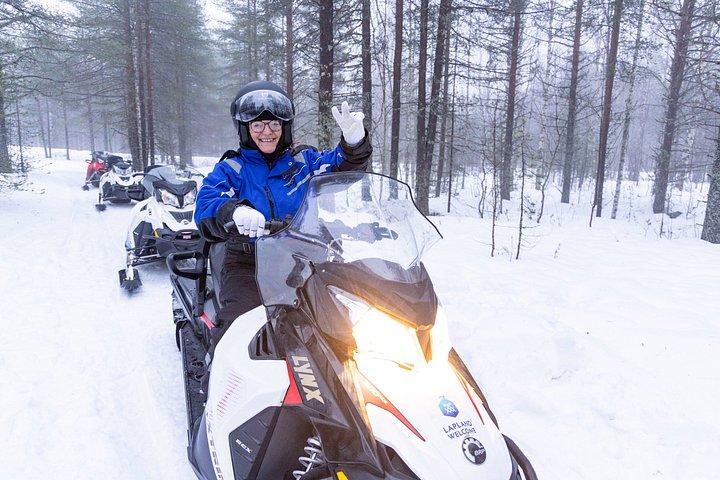 スノーモービルサファリからトナカイ農場へ - ロヴァニエミ