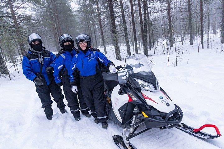 スノーモービルサファリからトナカイ農場へ - ロヴァニエミ