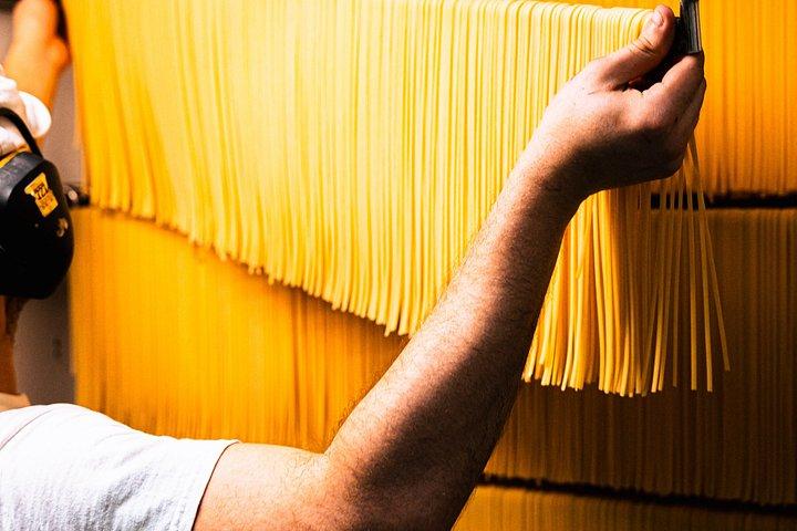 フィレンツェの食体験：パスタ工場と博物館ツアー