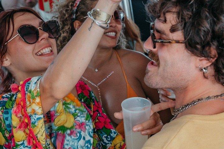 バルセロナボートパーティークルーズ（ドリンク＆ライブDJ付き）