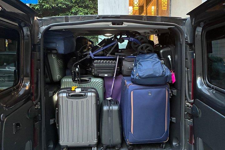 プライベートプレミアムミニバン：8パック＋10荷物アテネ空港＆港