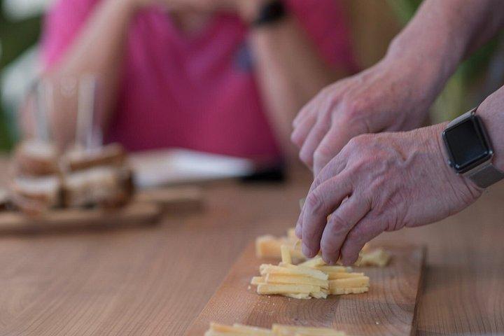 アムステルダムで小グループエキスパート主導のチーズテイスティング体験