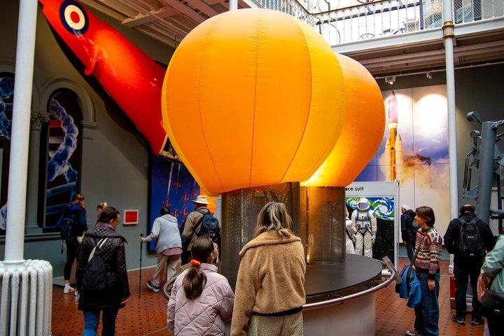 エディンバラ:スコットランド国立博物館ガイドツアー