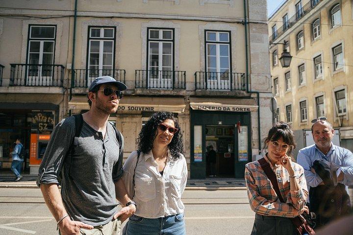 Tour a pie por Lisboa y experiencia en el mercado local