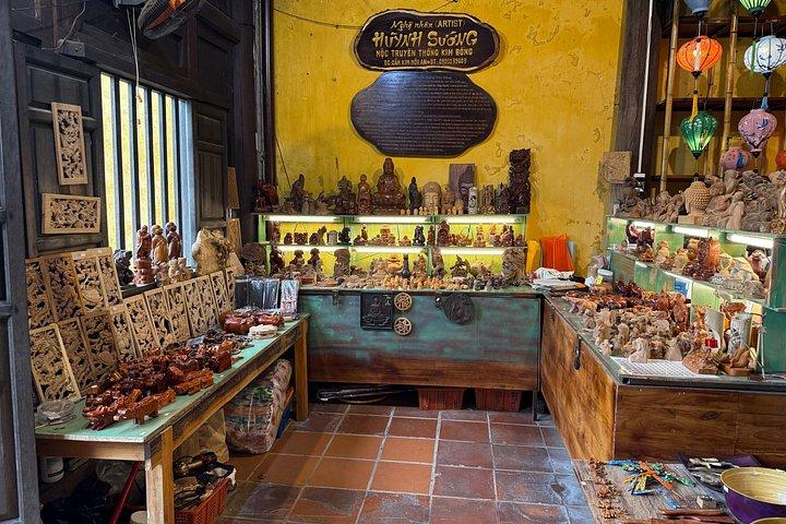 ホイアン古代の町ツアーランタンリリース、バスケットボートに乗って、