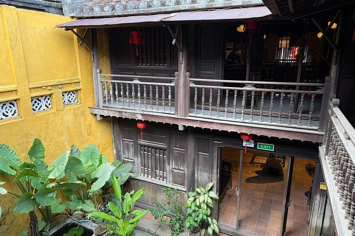 ホイアン古代の町ツアーランタンリリース、バスケットボートに乗って、