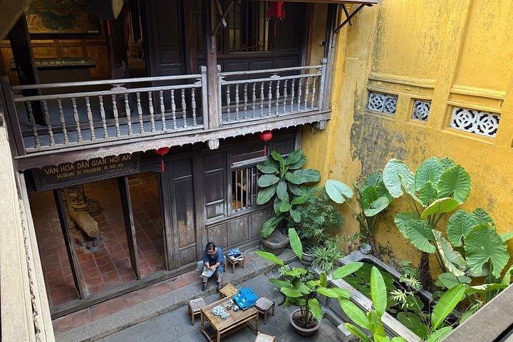 ホイアン古代の町ツアーランタンリリース、バスケットボートに乗って、