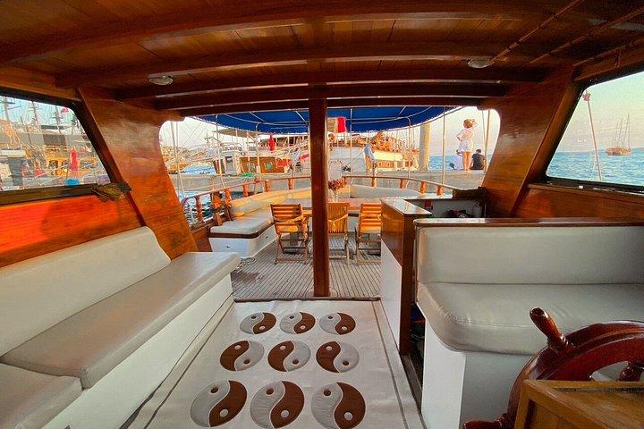 プライベートVIPグレットボートサンセットツアー3時間ディナー付き