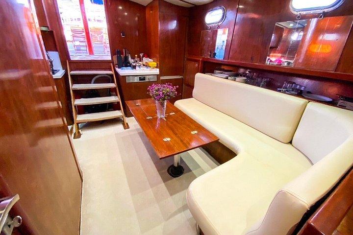 プライベートVIPグレットボートサンセットツアー3時間ディナー付き