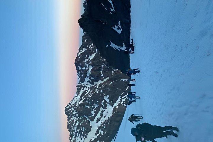 トゥブカル・トレック北アフリカ最高峰3日間アドベンチャー