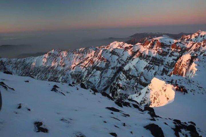トゥブカル・トレック北アフリカ最高峰3日間アドベンチャー