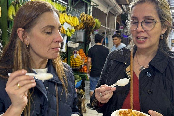 地元市場ツアー：本格的な料理、トゥクトゥク、そして自宅でのピスコ