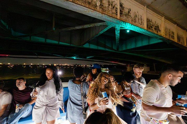 ポトマック川でのワシントンDCパーティーヨットオープンバークルーズ
