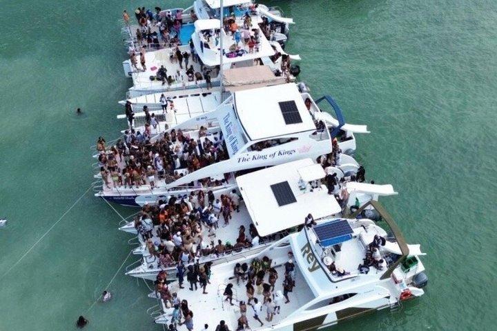 Hip Hop Party Boat Punta Cana Adults Only Open Bar DJ ao Vivo