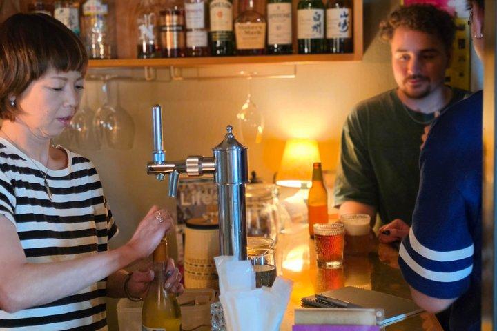 大阪人のように飲む : 難波の隠れ家バー巡り＆地元の人との出会い