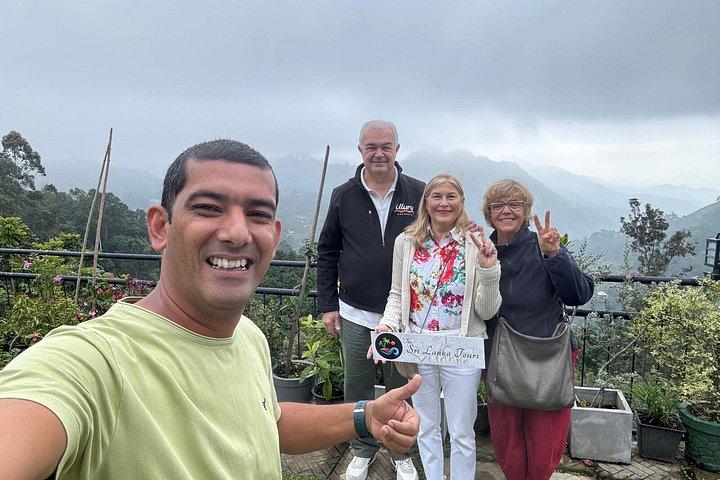 10 - Day Ultimate Sri Lanka Tour : シギリヤ、キャンディ、エラ、ゴール