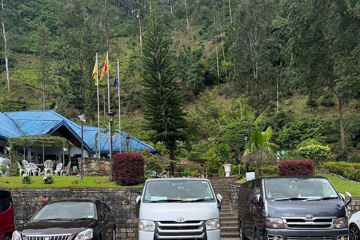 10 - Day Ultimate Sri Lanka Tour : シギリヤ、キャンディ、エラ、ゴール