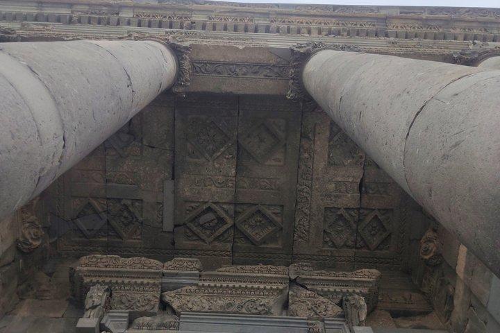 エレバンから：夕刻のガルニ寺院とゲガルド：プライベートツアー