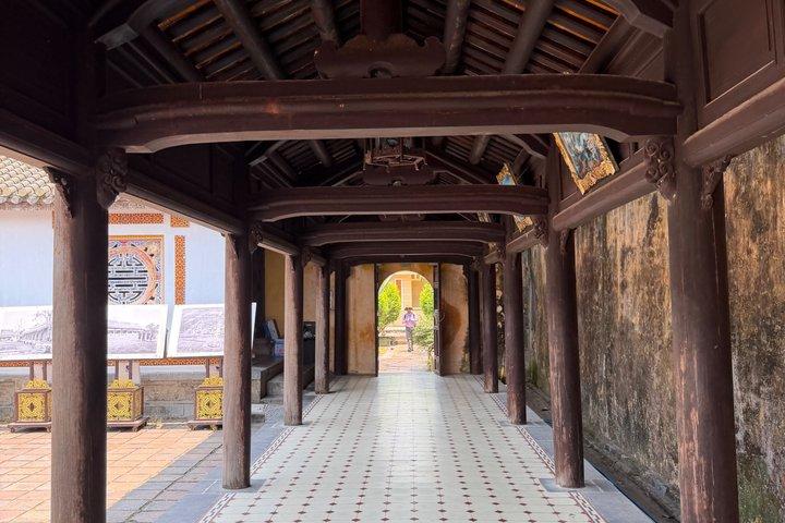 Hue Imperial City en Koninklijke Tombes Scenic Tour met Hai Van Pass