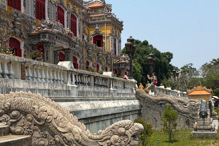 Hue Imperial City en Koninklijke Tombes Scenic Tour met Hai Van Pass