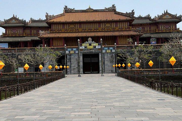 Hue Imperial City en Koninklijke Tombes Scenic Tour met Hai Van Pass