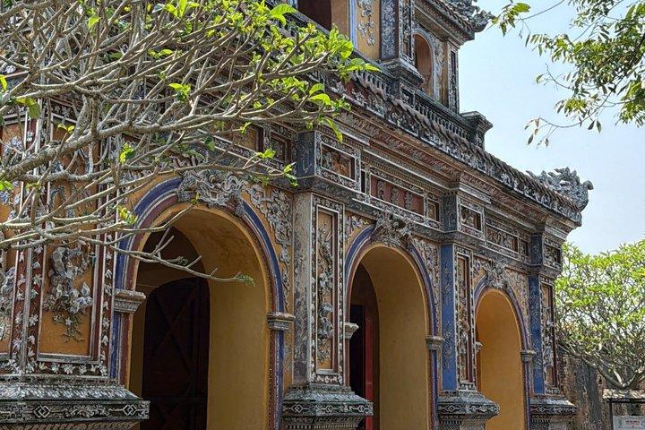 Hue Imperial City en Koninklijke Tombes Scenic Tour met Hai Van Pass