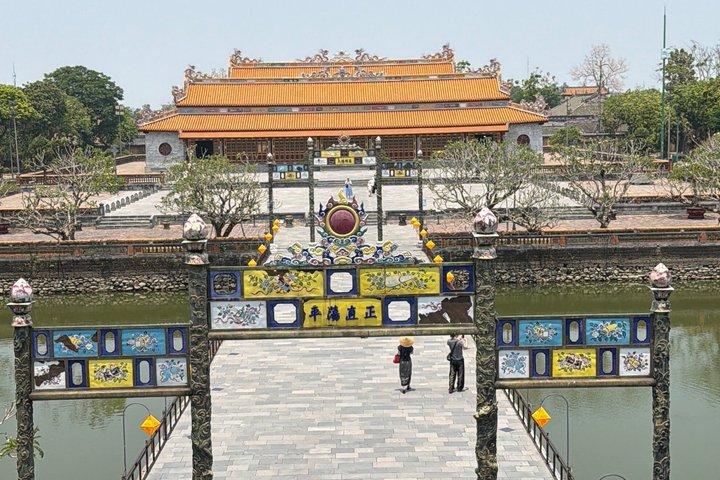 Hue Imperial City en Koninklijke Tombes Scenic Tour met Hai Van Pass