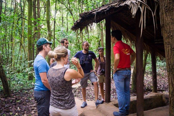 Excursão privada ao templo Cao Dai e aos túneis de Cu Chi
