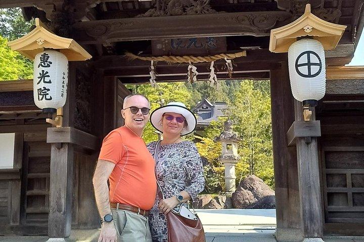 免許を持ったガイドと乗り物による大阪発の高野山 1 日ツアー