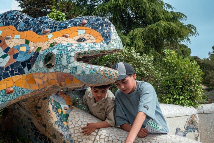 バルセロナのグエル公園小グループツアー(子供連れ・家族向け)