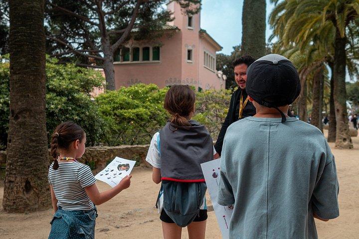バルセロナのグエル公園キッズ＆ファミリー小グループツアー