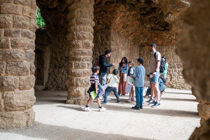 バルセロナのグエル公園キッズ＆ファミリー小グループツアー