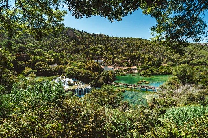 クロアチア、スプリトからクルカ国立公園＆滝へのデイリーツアー