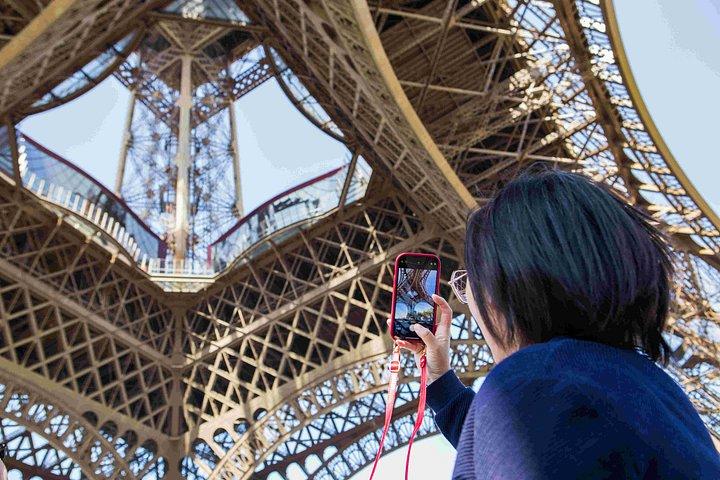 Eiffel Tower Guided Tour up to Summit with a Private Guide
