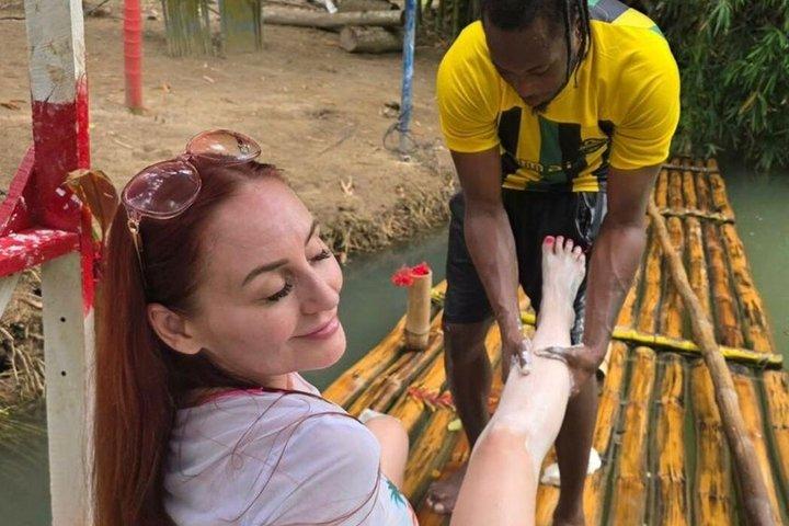 Massagem de pedra calcária rafting de bambu