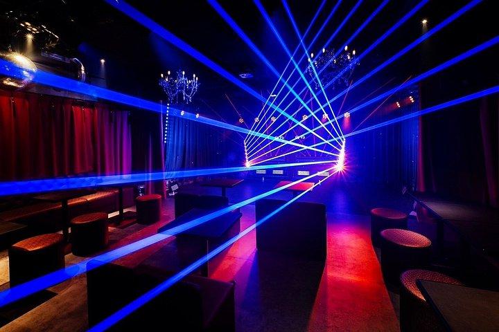 Tokyo Illusion Magic and Dance Show with Drink