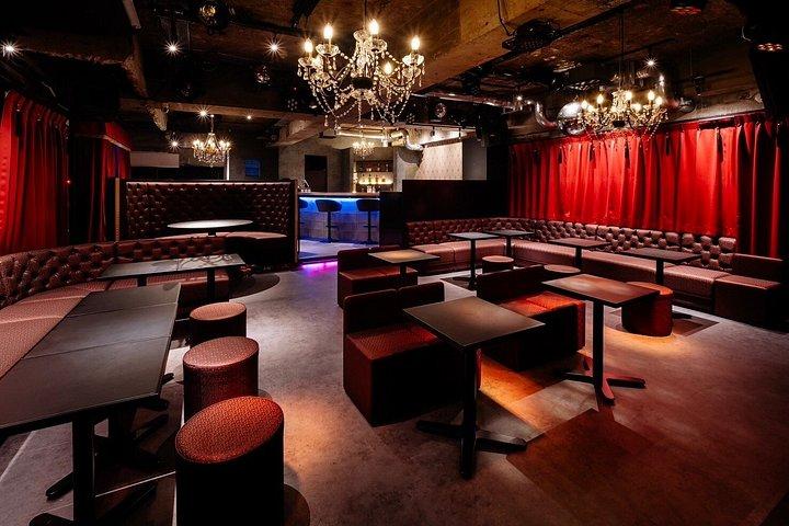 Tokyo Illusion Magic and Dance Show with Drink