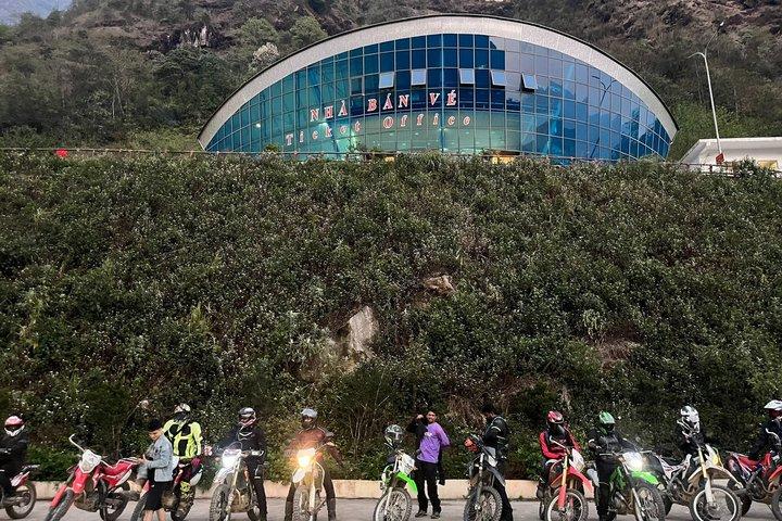 11 Nuits 12 Jours Vietnam Tour à moto avec croisière